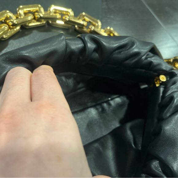 BOTTEGA VENETA The Chain Pouch gathered leather clutch - Picture 14 of 14